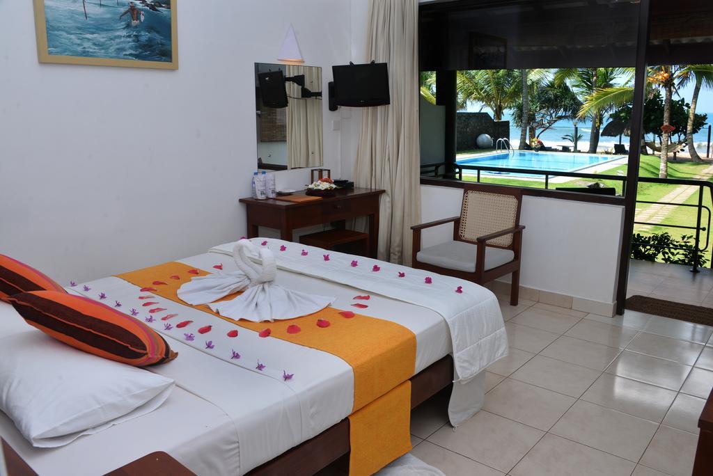 Sea Rock Villa Bentota Værelse billede